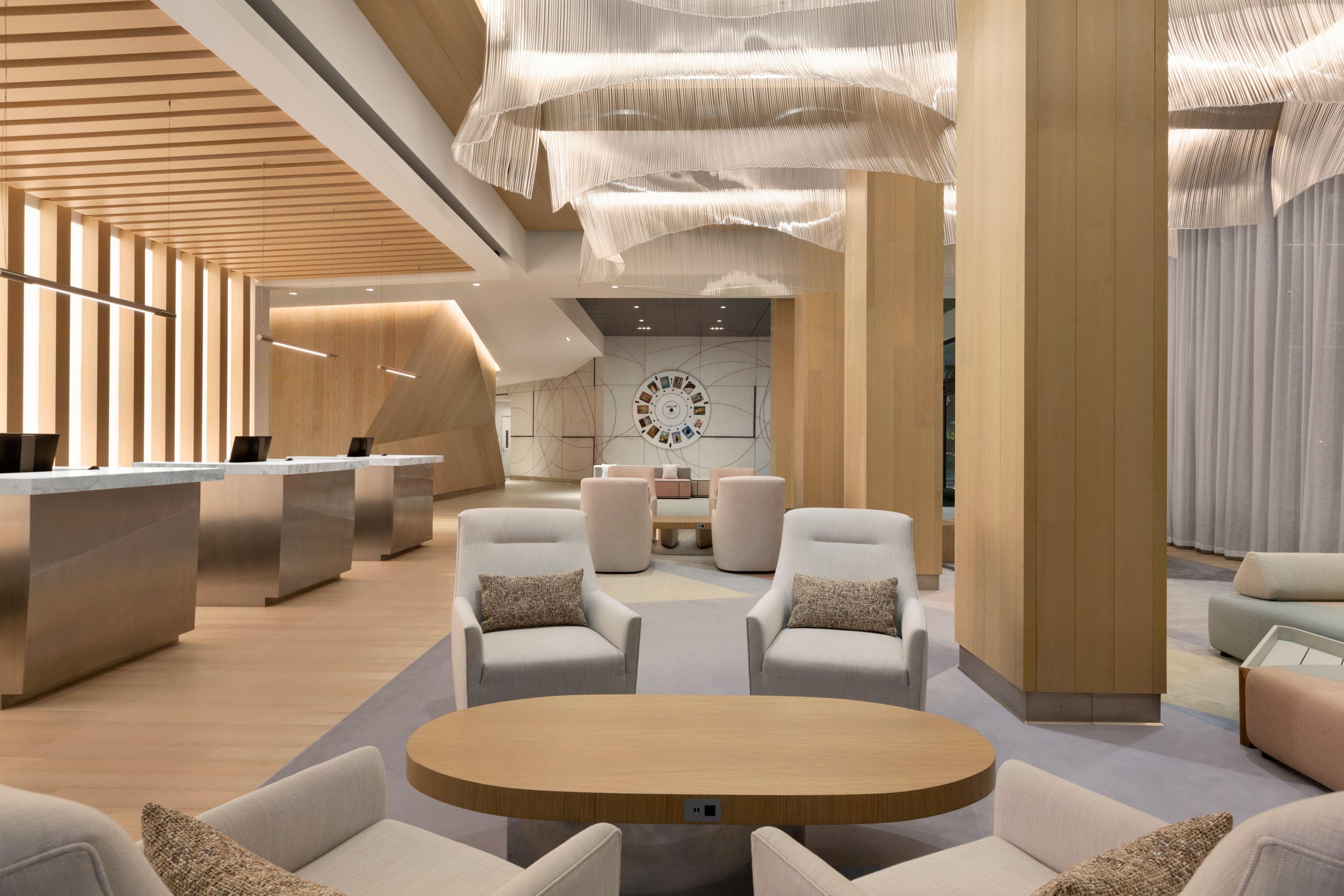 래디슨 블루 애너하임 호텔 외부 사진 The interior of the new terminal