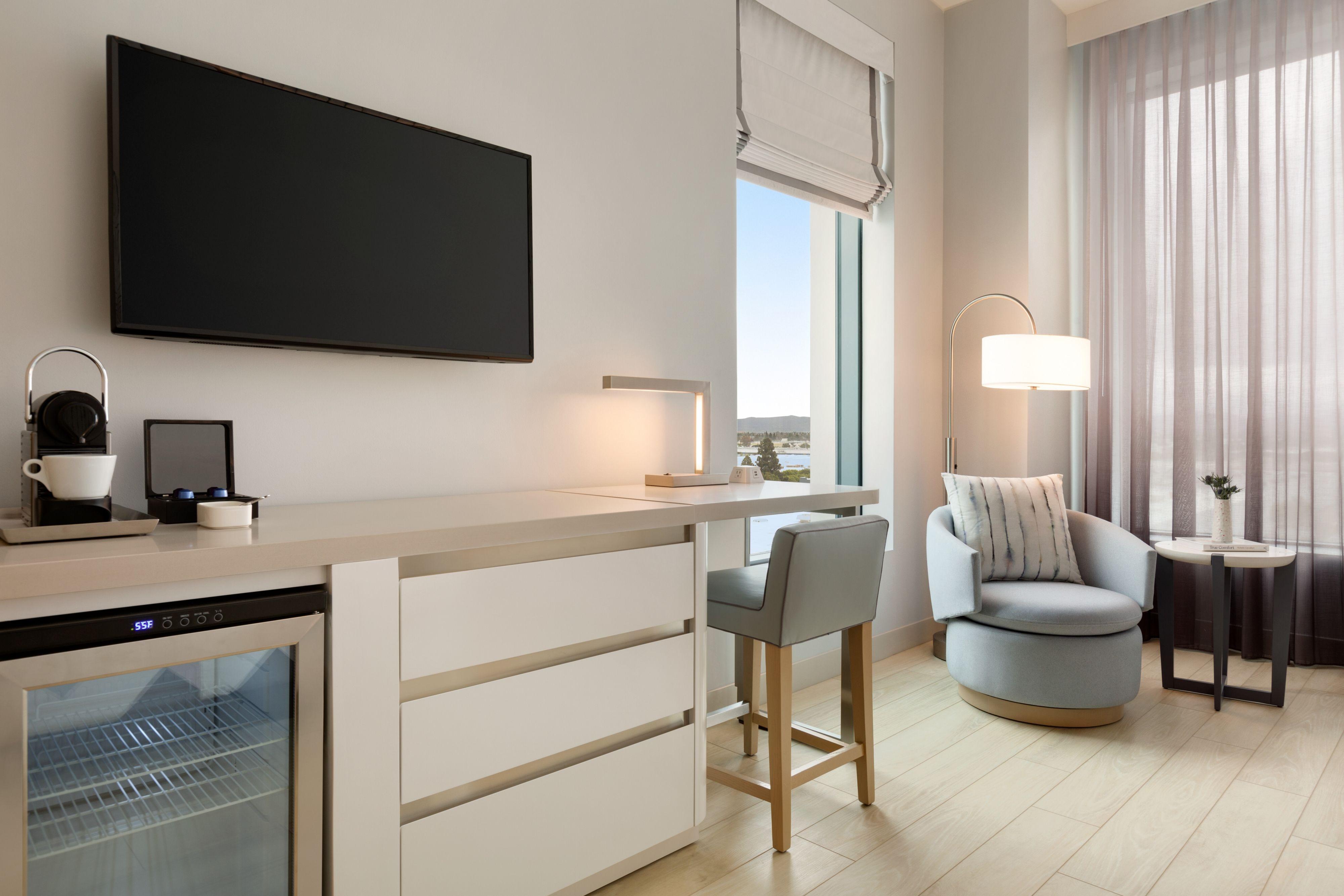 래디슨 블루 애너하임 호텔 외부 사진 A guest room at the Hotel at Avaya
